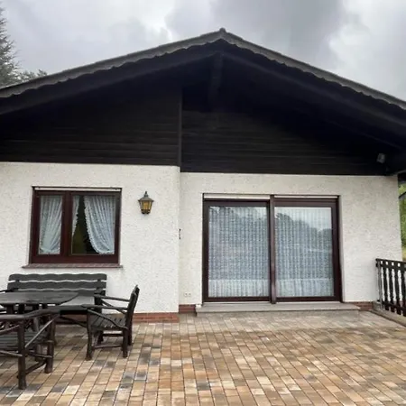 度假居 Vintage Ferienhaus Mit Aussensauna Direkt Am Wald Inklusive Riesigem Garten Fuer Bis Zu 7 Personen Auf Dem Heidchen Knüllwald